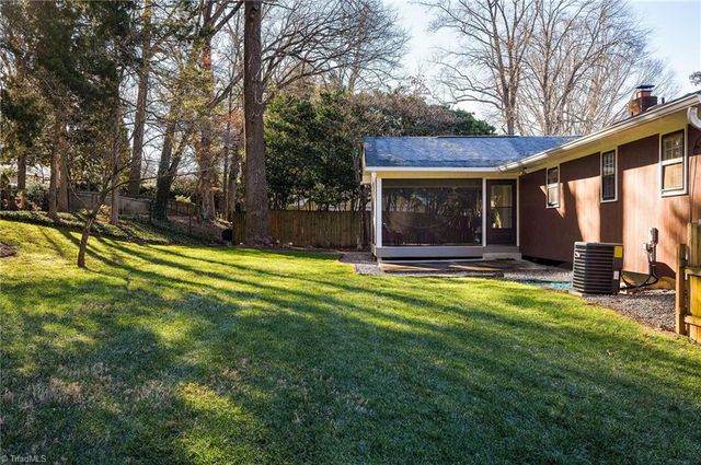 652 Valleybrook Lane, Winston-salem, NC 27104