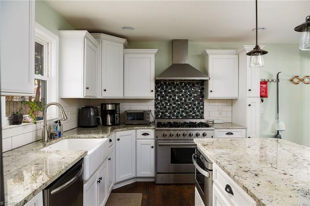 652 Valleybrook Lane, Winston-salem, NC 27104