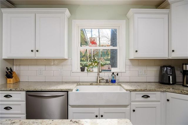 652 Valleybrook Lane, Winston-salem, NC 27104