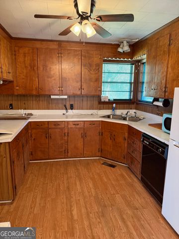 530 E Church Street, Sandersville, GA 31082