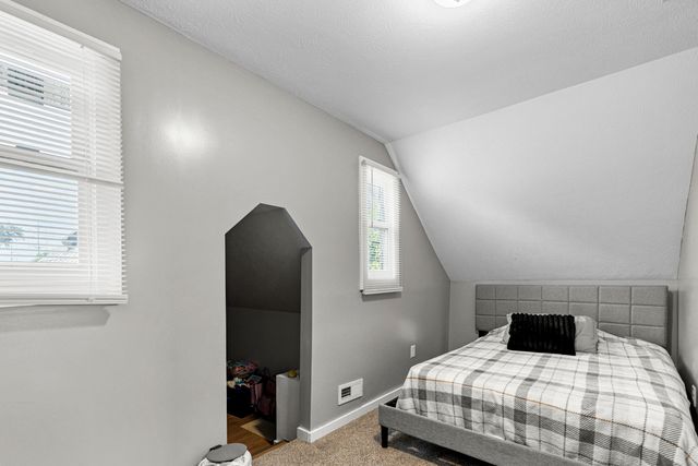 1302 AVENUE B, Council Bluffs, IA 51501