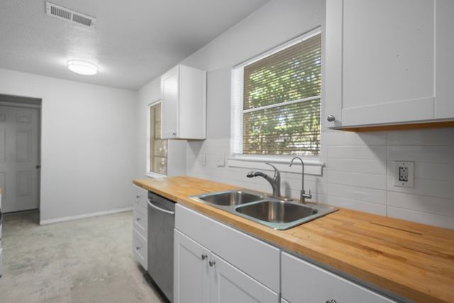 655 W PENTAGON Parkway, Dallas, TX 75224