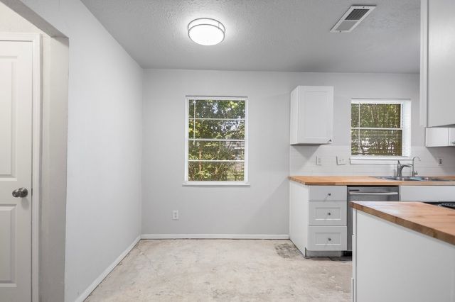 655 W PENTAGON Parkway, Dallas, TX 75224