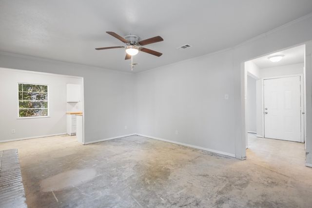 655 W PENTAGON Parkway, Dallas, TX 75224