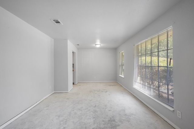 655 W PENTAGON Parkway, Dallas, TX 75224