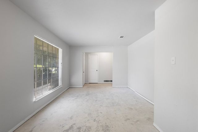 655 W PENTAGON Parkway, Dallas, TX 75224