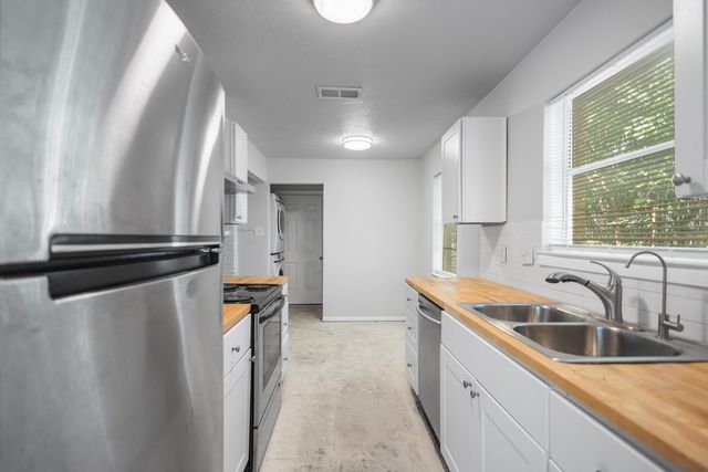 655 W PENTAGON Parkway, Dallas, TX 75224