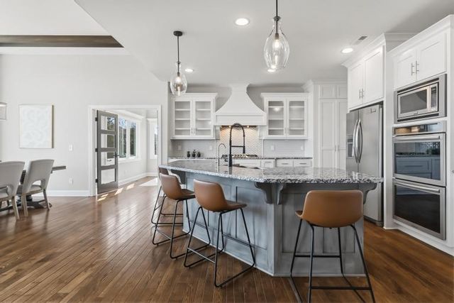 10231 N Kansas Avenue, Kansas City, MO 64155