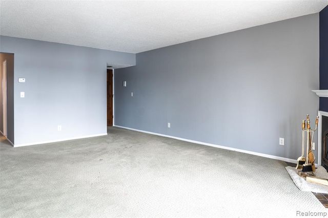 1695 Cliffs Landing 302, Ypsilanti, MI 48198