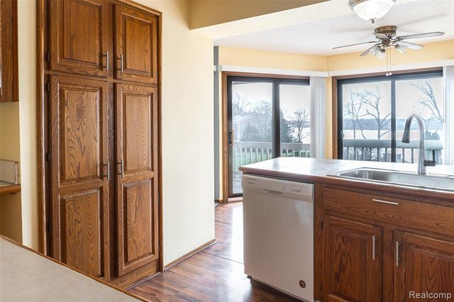 1695 Cliffs Landing 302, Ypsilanti, MI 48198