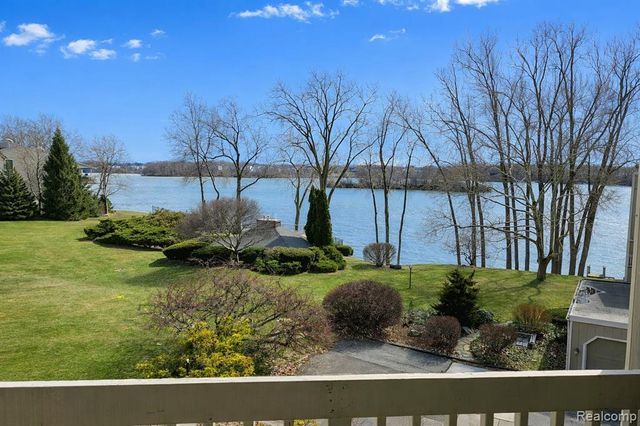 1695 Cliffs Landing 302, Ypsilanti, MI 48198