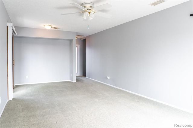 1695 Cliffs Landing 302, Ypsilanti, MI 48198