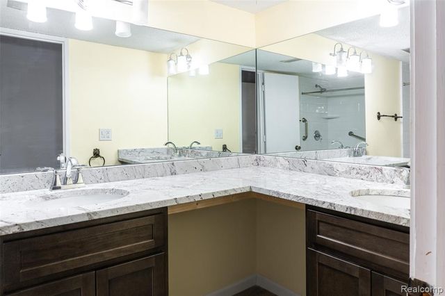 1695 Cliffs Landing 302, Ypsilanti, MI 48198