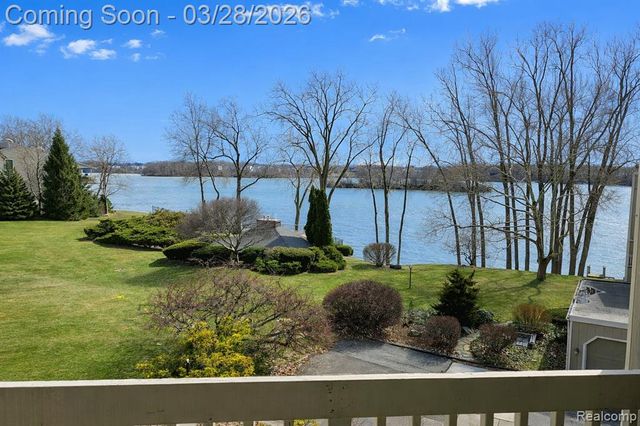 1695 Cliffs Landing 302, Ypsilanti, MI 48198