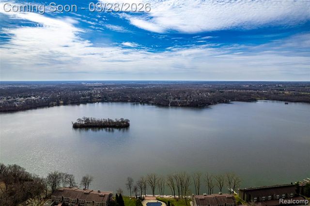 1695 Cliffs Landing 302, Ypsilanti, MI 48198