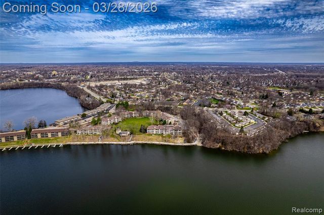 1695 Cliffs Landing 302, Ypsilanti, MI 48198
