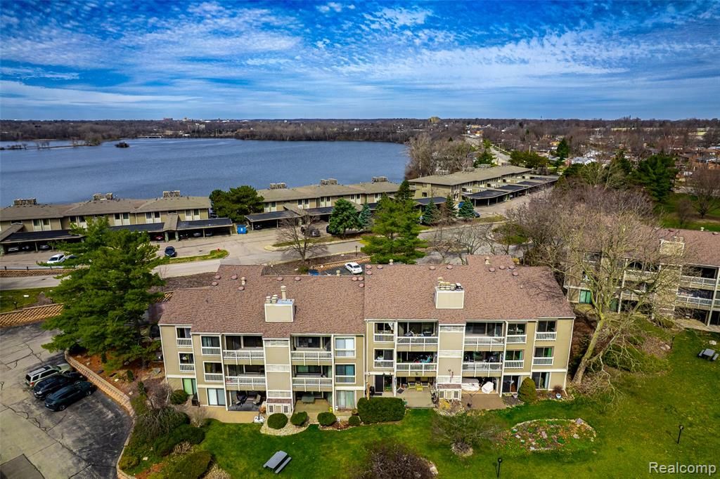 1695 Cliffs Landing 302, Ypsilanti, MI 48198