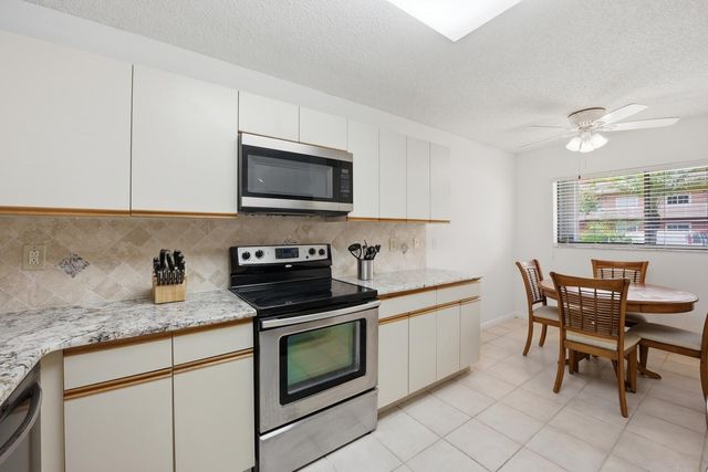 4725 Lucerne Lakes Blvd Boulevard E 110, Lake Worth, FL 33467