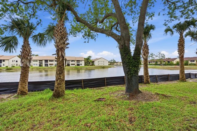 4725 Lucerne Lakes Blvd Boulevard E 110, Lake Worth, FL 33467