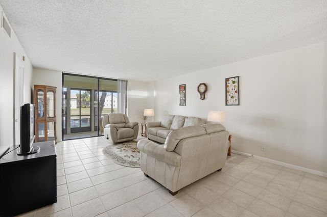 4725 Lucerne Lakes Blvd Boulevard E 110, Lake Worth, FL 33467