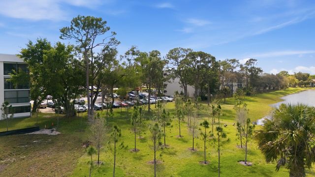 4725 Lucerne Lakes Blvd Boulevard E 110, Lake Worth, FL 33467