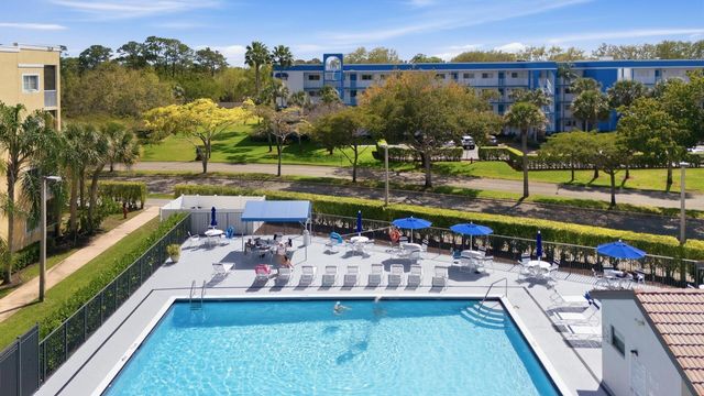 4725 Lucerne Lakes Blvd Boulevard E 110, Lake Worth, FL 33467