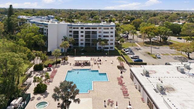 4725 Lucerne Lakes Blvd Boulevard E 110, Lake Worth, FL 33467