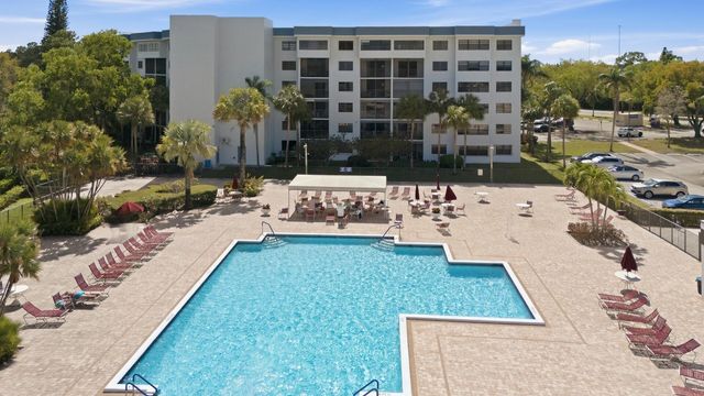 4725 Lucerne Lakes Blvd Boulevard E 110, Lake Worth, FL 33467