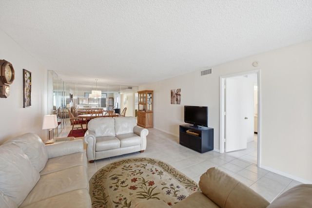 4725 Lucerne Lakes Blvd Boulevard E 110, Lake Worth, FL 33467