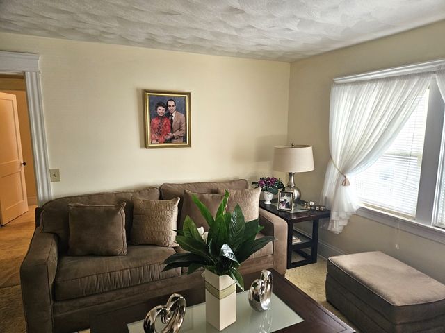 209 River Road, Lincoln, RI 02865