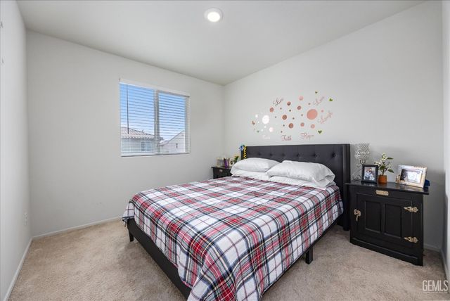 11115 Guaranda Place, Bakersfield, CA 93306