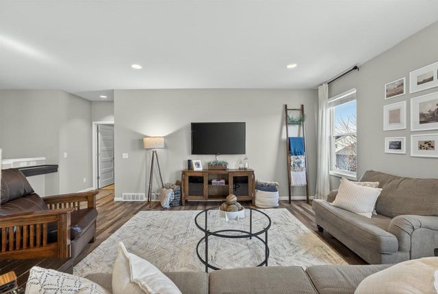 5371 LITTLE BLUESTEM Drive, Mcfarland, WI 53558