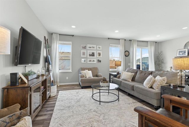 5371 LITTLE BLUESTEM Drive, Mcfarland, WI 53558