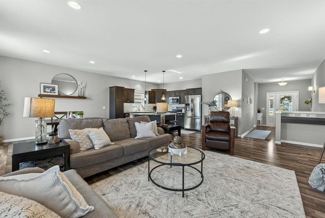 5371 LITTLE BLUESTEM Drive, Mcfarland, WI 53558