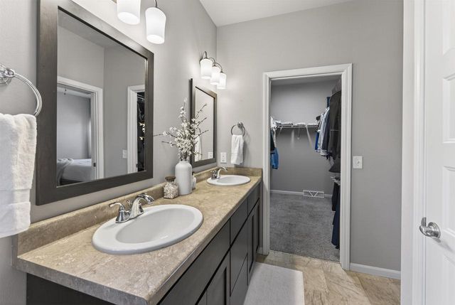 5371 LITTLE BLUESTEM Drive, Mcfarland, WI 53558