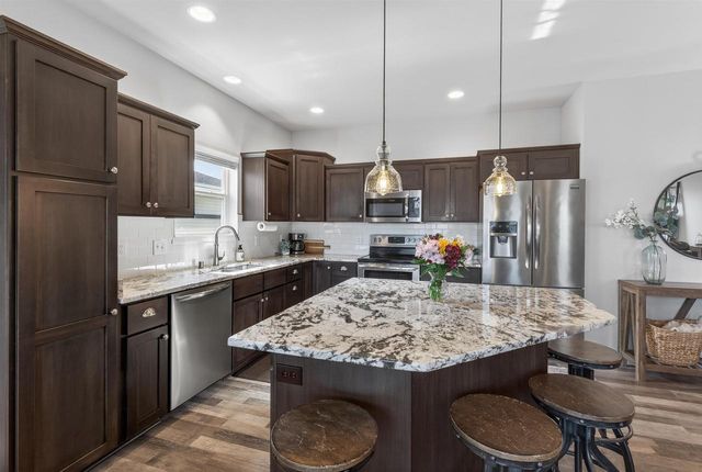 5371 LITTLE BLUESTEM Drive, Mcfarland, WI 53558