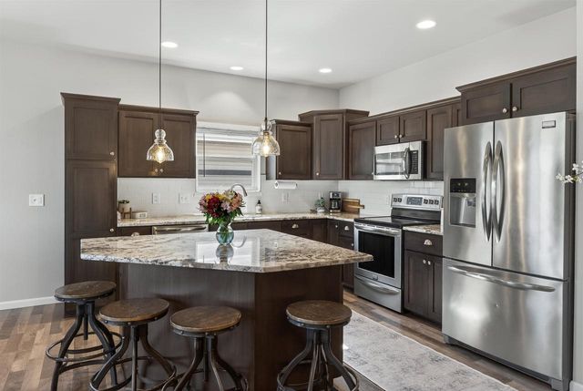 5371 LITTLE BLUESTEM Drive, Mcfarland, WI 53558