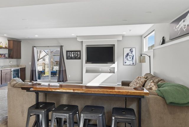 5371 LITTLE BLUESTEM Drive, Mcfarland, WI 53558