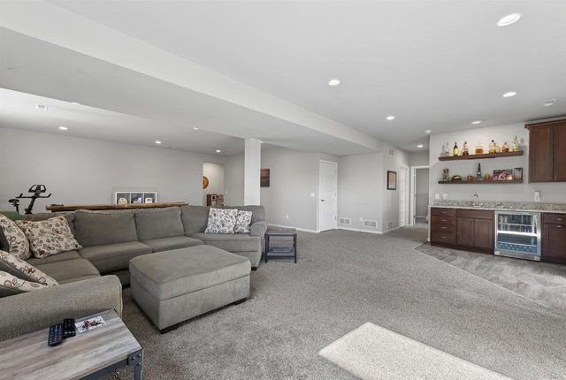 5371 LITTLE BLUESTEM Drive, Mcfarland, WI 53558