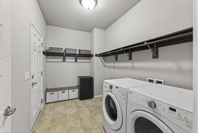 5371 LITTLE BLUESTEM Drive, Mcfarland, WI 53558