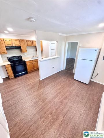 1348 East 6th 3rd Floor Rear, Bethlehem City, PA 18015