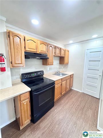 1348 East 6th 3rd Floor Rear, Bethlehem City, PA 18015