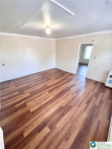 1348 East 6th 3rd Floor Rear, Bethlehem City, PA 18015