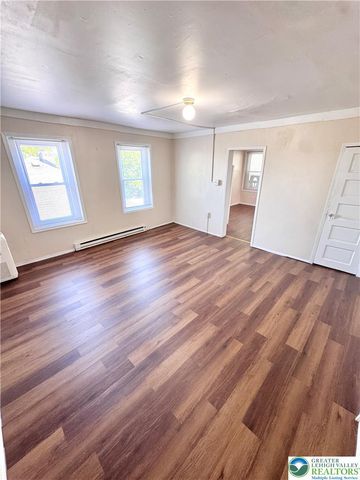 1348 East 6th 3rd Floor Rear, Bethlehem City, PA 18015