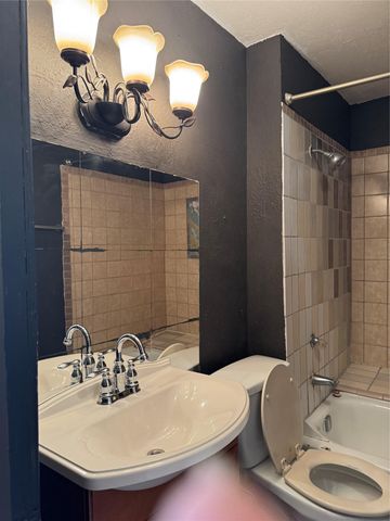 704 Franklin BLVD B, Austin, TX 78751