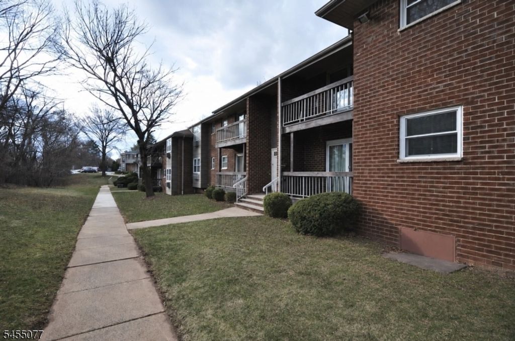 18 Deanna Dr 48, Hillsborough Twp., NJ 08876 — photo 2
