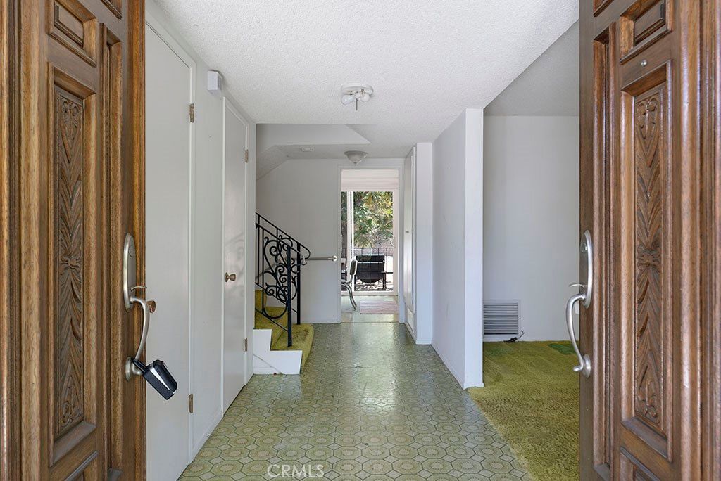 10568 Des Moines, Porter Ranch, CA 91326 — photo 4