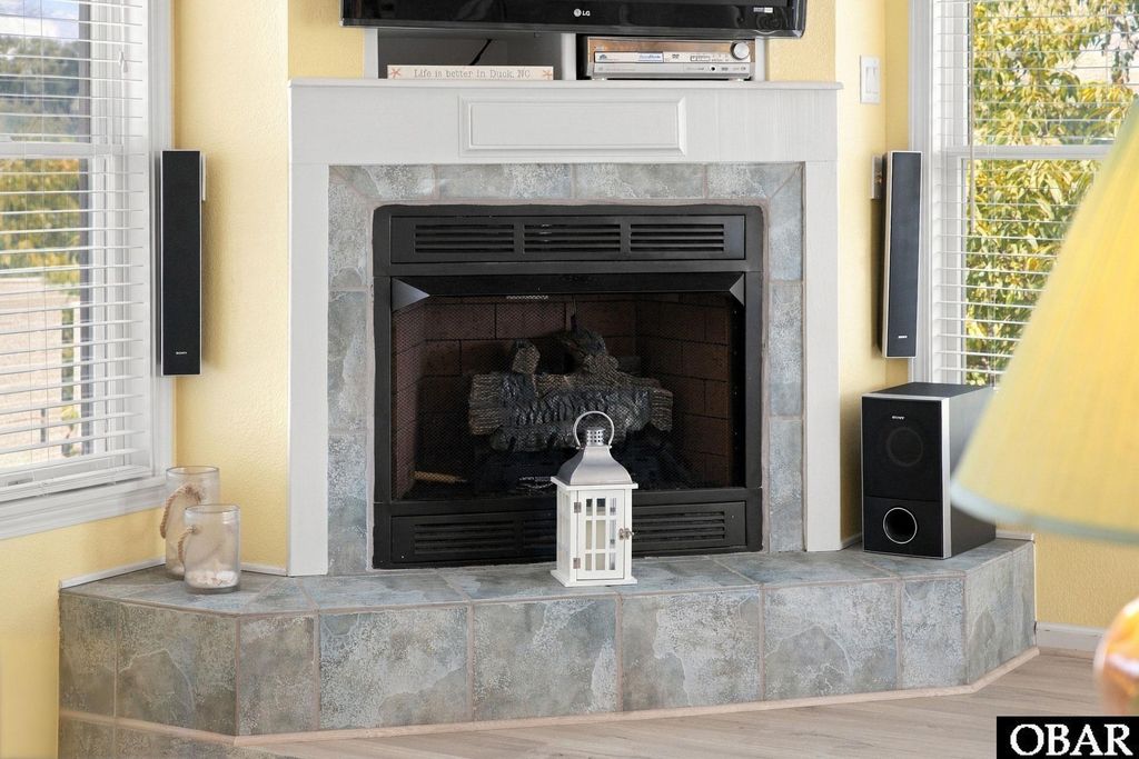 Image 11 of property listing at 107 Mallard Drive, Duck, NC 27949