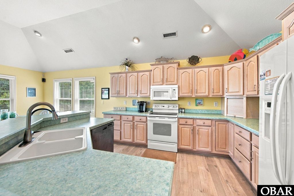 Image 13 of property listing at 107 Mallard Drive, Duck, NC 27949