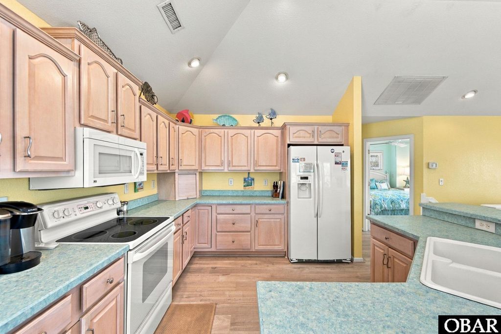 Image 14 of property listing at 107 Mallard Drive, Duck, NC 27949